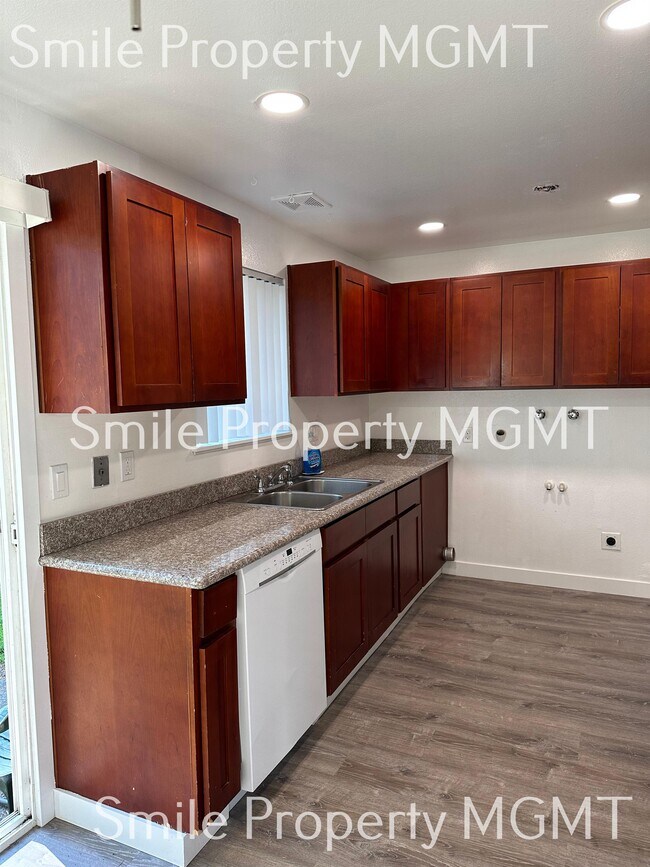 Foto del edificio - 15542 NE Couch St