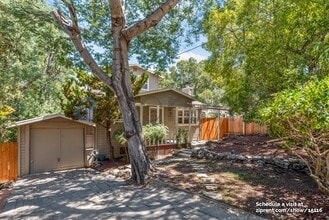 Building Photo - 632 Acacia Ln