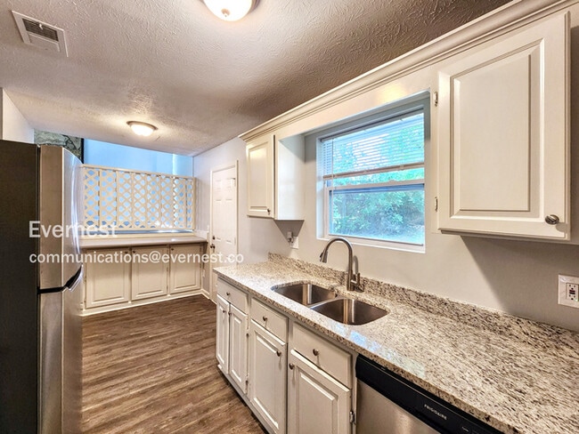 Building Photo - 901 Shiloh Ridge Run NW