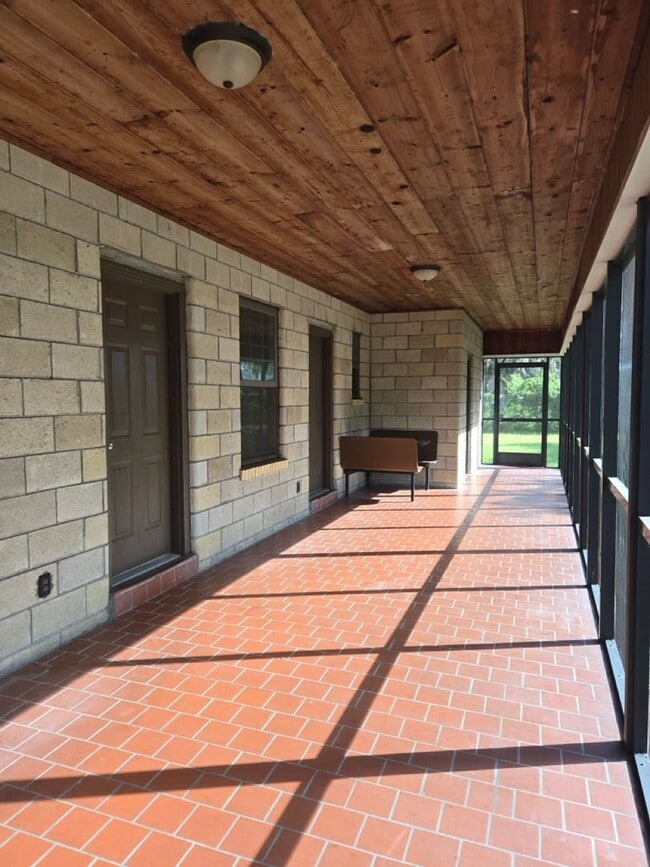 Building Photo - Charming Single Family Home with Beautiful...