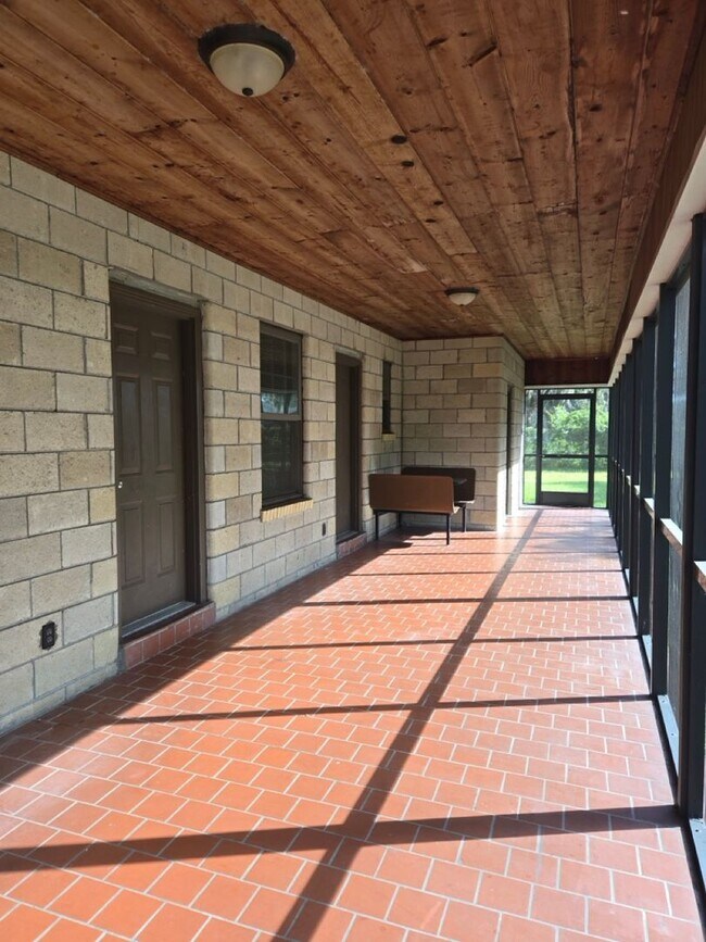 Foto del edificio - Charming Single Family Home with Beautiful...