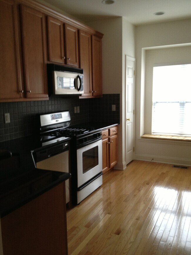 KITCHEN - 71 Osprey Ct