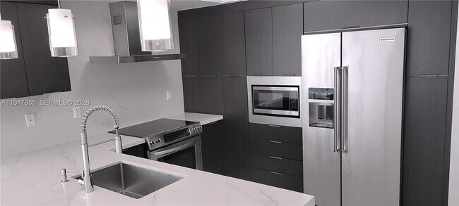 Foto del edificio - 250 Sunny Isles Blvd