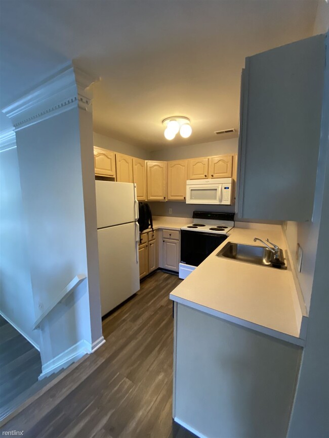 Building Photo - 2 br, 1.5 bath Condo - 1349 S Washington Ave