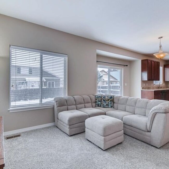 Building Photo - Wonderful Newer Home