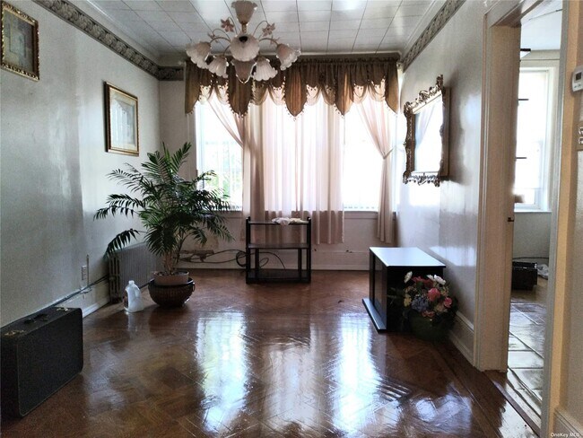 Foto del edificio - 70-16 65th St