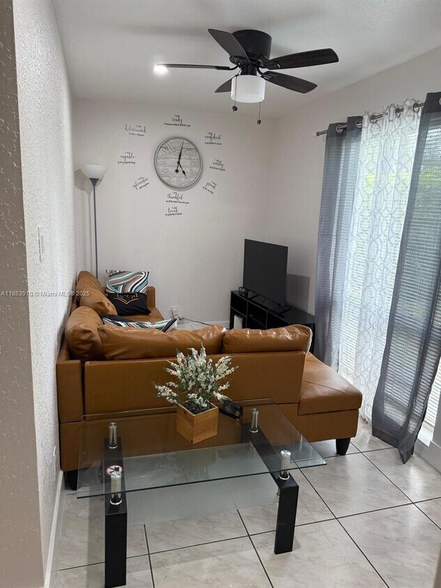 Foto principal - 824 SW 12th Ct