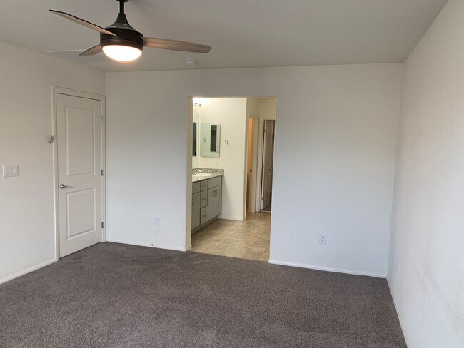 Building Photo - 4 bedroom home in Indian Springs