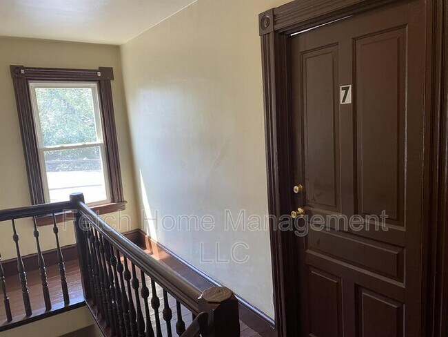 Building Photo - 722 East King Street - Room 7