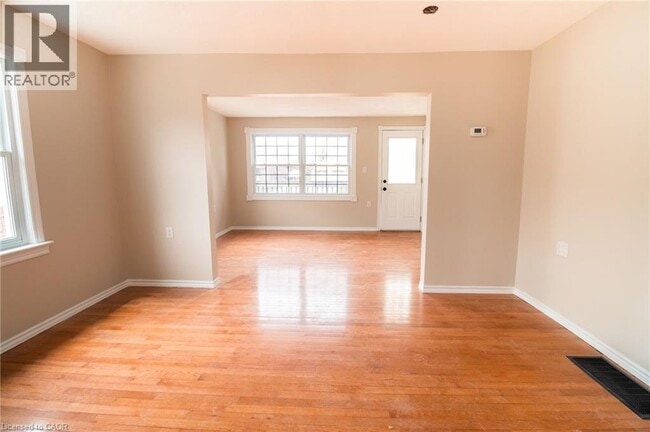 Building Photo - 539 Woodlawn Rd