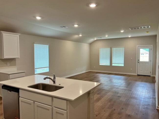 Building Photo - 2921 Firefly Dr