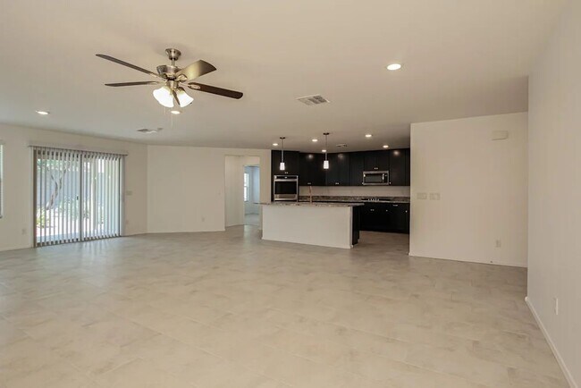 Building Photo - 1835 E Hermosa Dr
