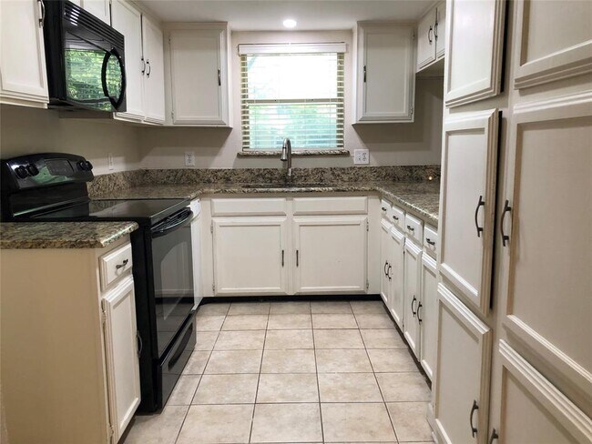 Building Photo - 2713 Creekwood Ct