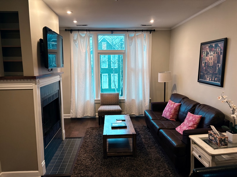 Photo - 3238 N Hoyne Ave (Chicago, IL)