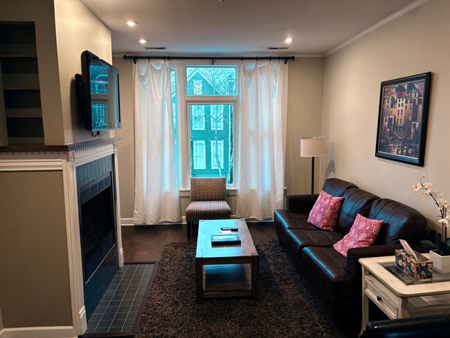 Photo - 3238 N Hoyne Ave Apartment