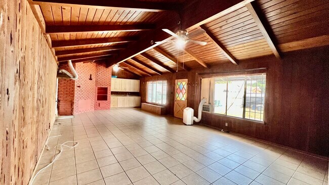 Foto del edificio - 5642 Walnut Ave