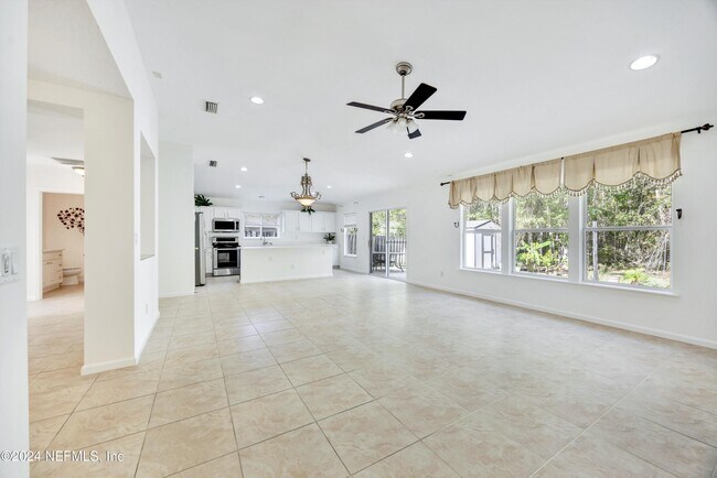 Building Photo - 657 MacKenzie Cir