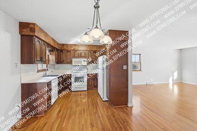 Foto del edificio - 3212 Ashwood Dr