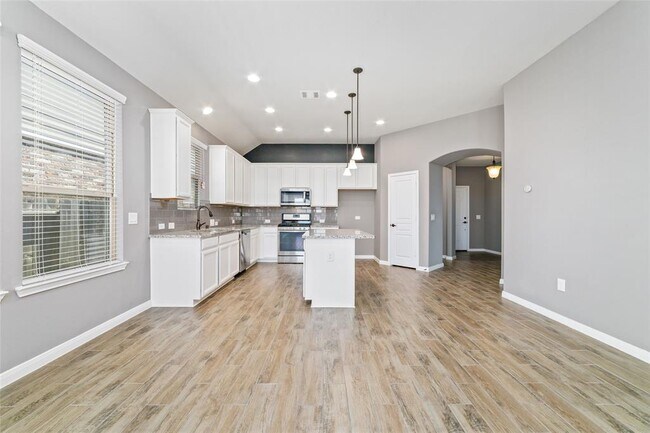 Foto del edificio - 24518 Royal Pike Dr