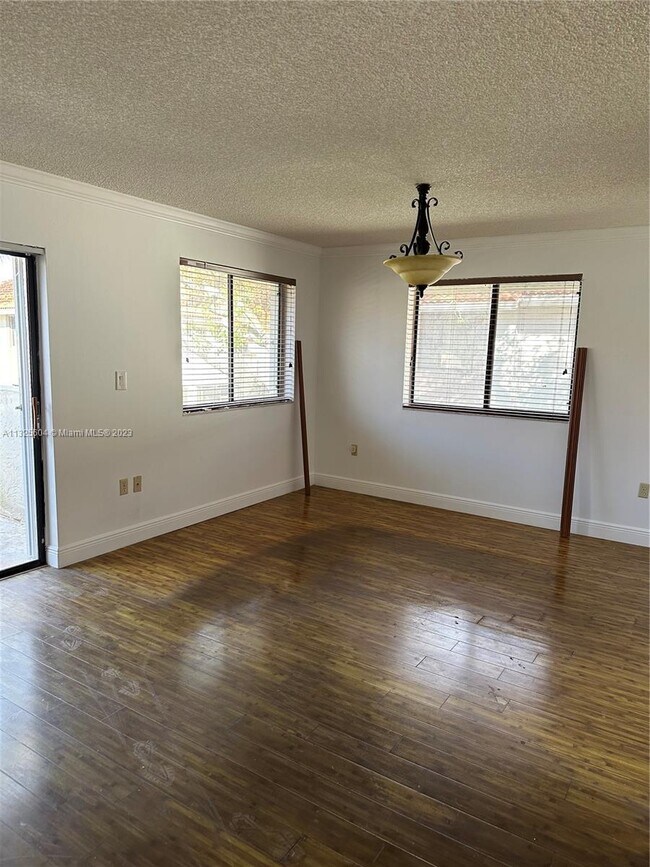 Foto del edificio - 3198 Coral Lake Ln