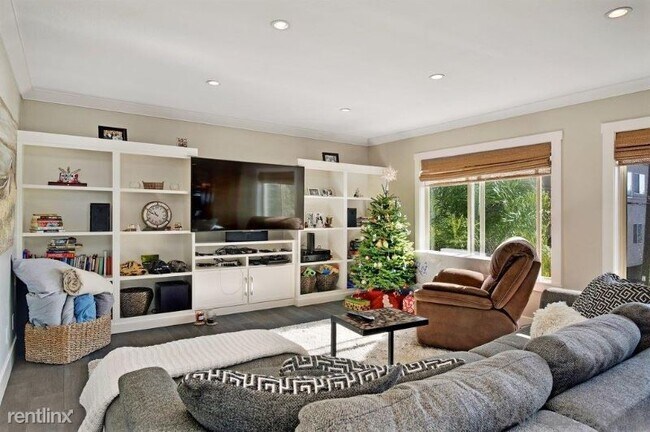 Foto del edificio - 2 br, 1 bath Condo - 5810 Riley St