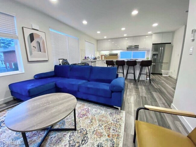 Foto del edificio - 9 br, 3 bath House - 5264 Brooklyn Ave NE