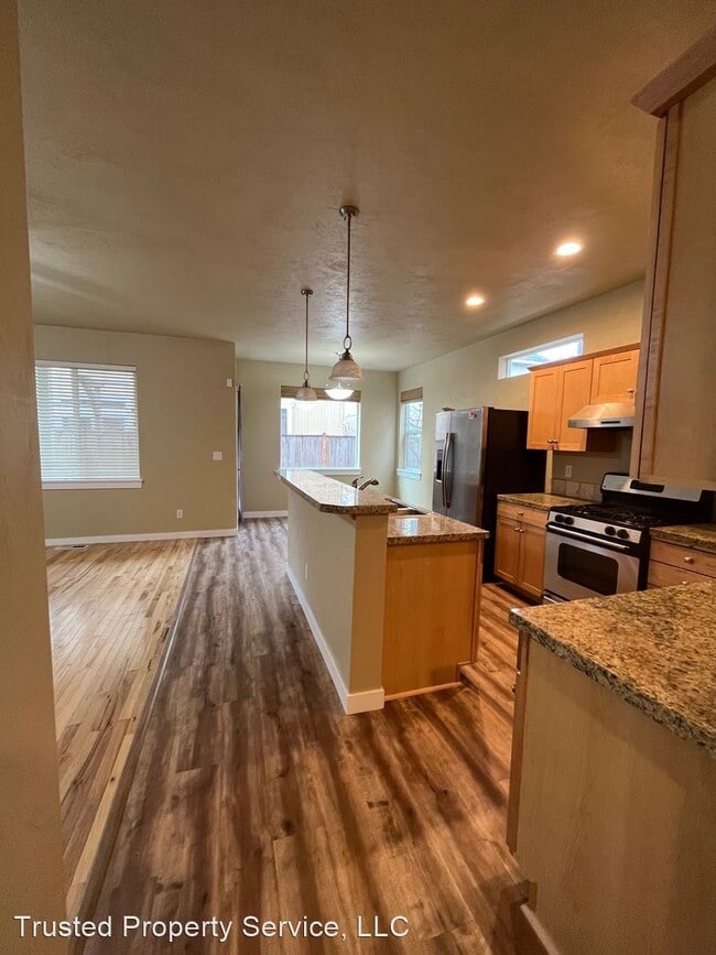 Building Photo - 4 br, 2.5 bath House - 2490 Mountain Terrace