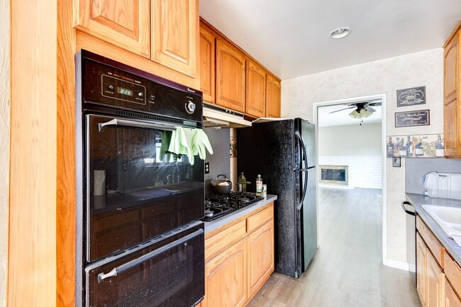 Building Photo - 3 BR 2 BA house Move in  ready