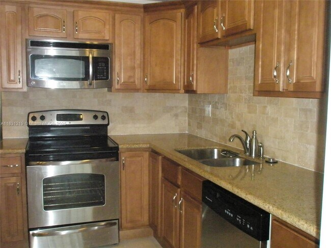 Foto del edificio - 10794 N Kendall Dr