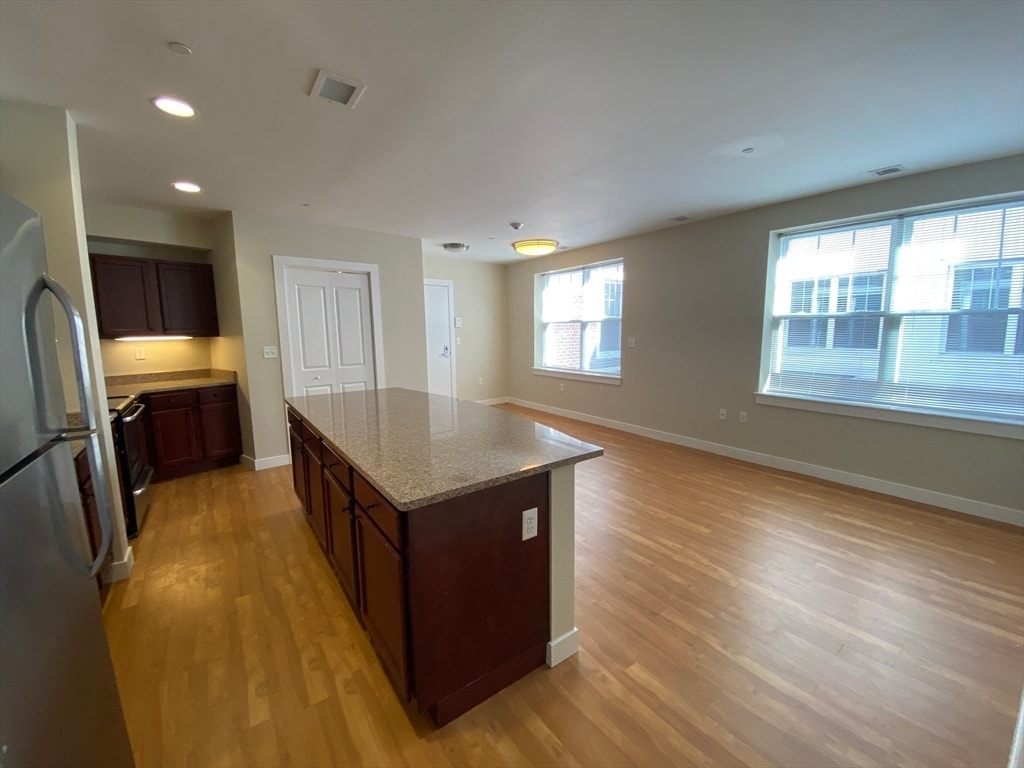 Foto principal - 20 Pond St