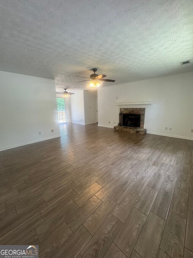 Foto del edificio - 105 Fox Trail Pl