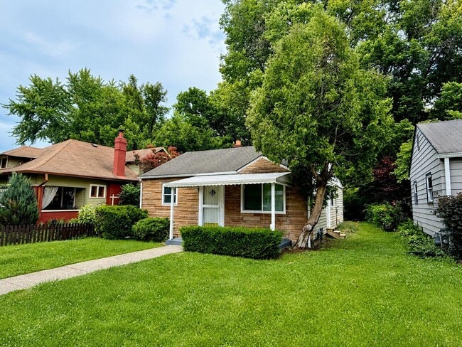 Building Photo - 4235 Rookwood Ave