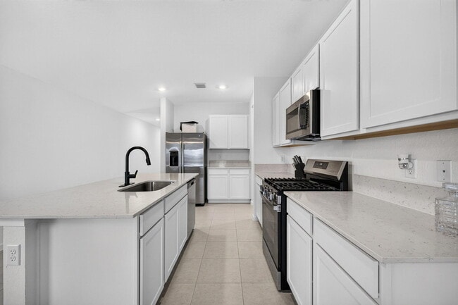 Building Photo - 5876 NW Sweetwood Dr