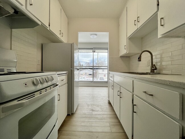 Building Photo - 306 Balsam St