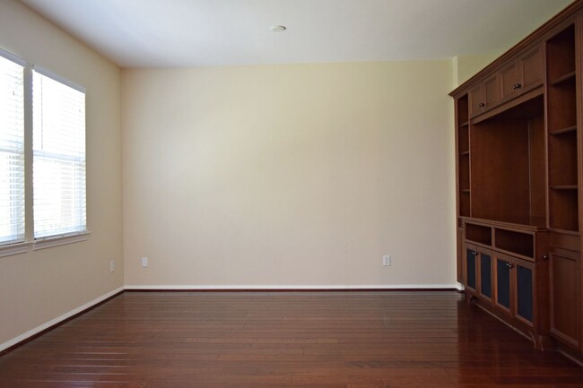 Building Photo - 4S RANCH TWHS 3BR 2.5BA in Rancho Bernardo...