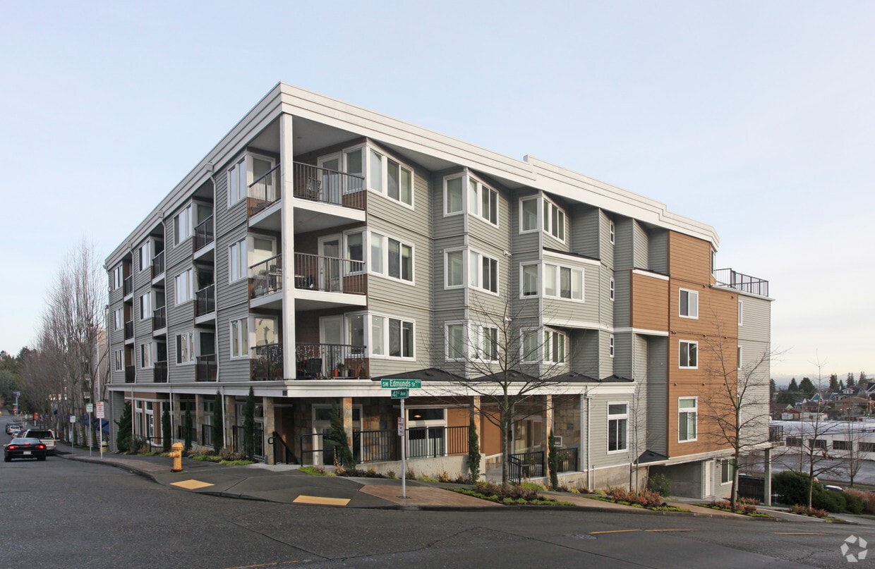 Primary Photo - 4752 41st Ave SW