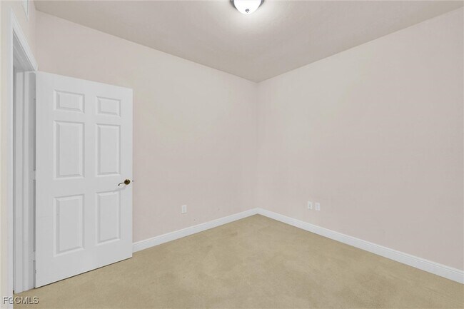 Foto del edificio - 2745 First St