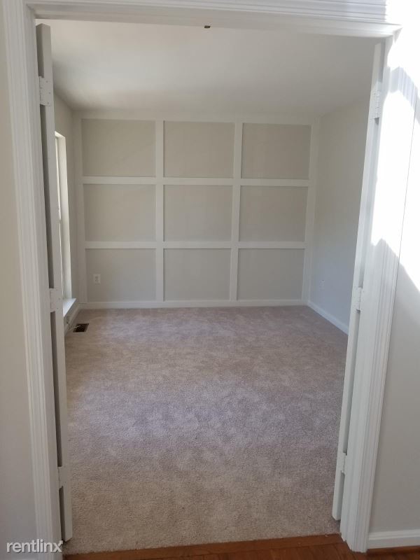 Building Photo - 5 br, 3 bath House - 9229 Matthew Dr