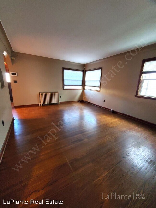 Building Photo - 3 br, 2 bath House - 3905 Bellevue Rd.