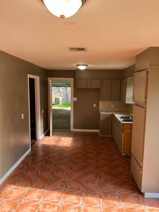 Building Photo - Coming Soon! Southern Hills!