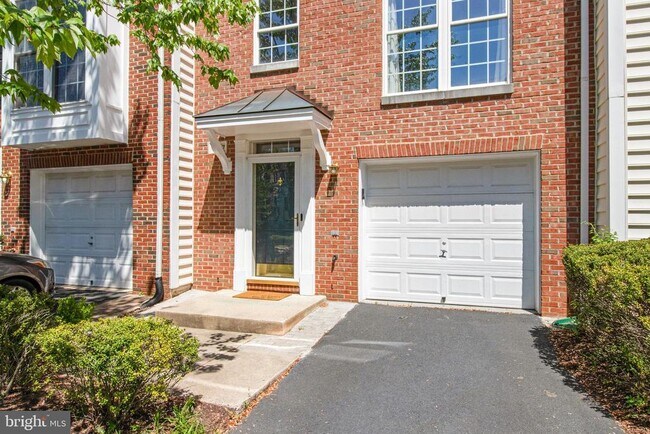 Foto del edificio - 4037 Fairfax Center Hunt Trail
