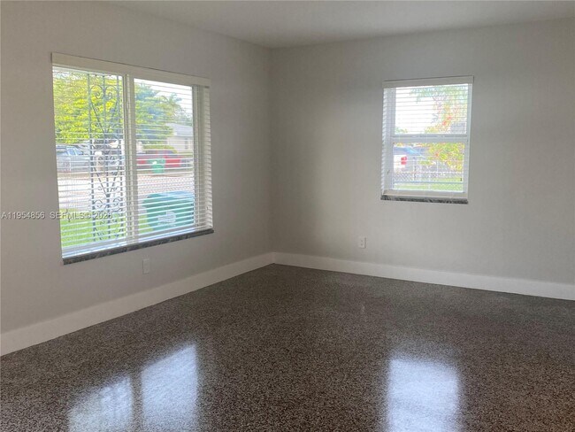 Building Photo - 9435 SW 39th St