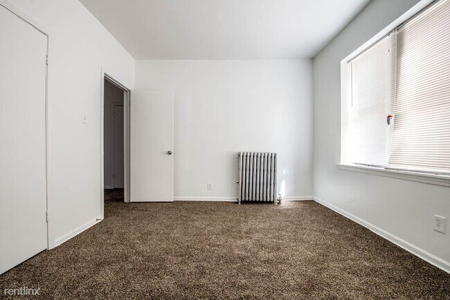 Building Photo - 418 S Laramie Ave