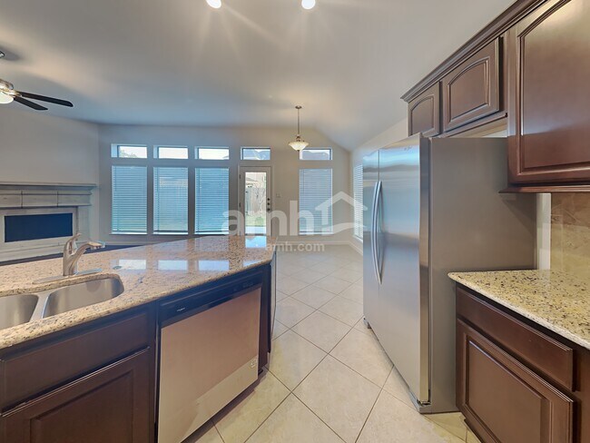 Foto del edificio - 2515 Pioneer Oaks Dr