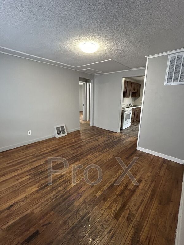 Building Photo - 463 Fieldcrest Dr