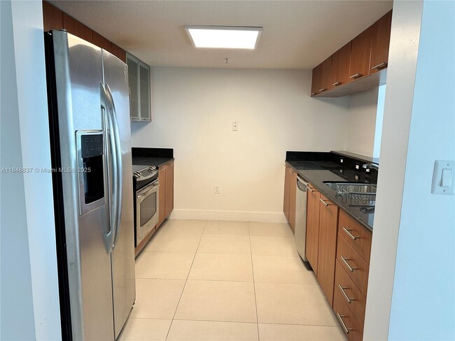 Building Photo - 1800 N Bayshore Dr
