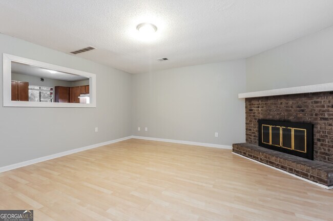 Foto del edificio - 661 Overlook Ct