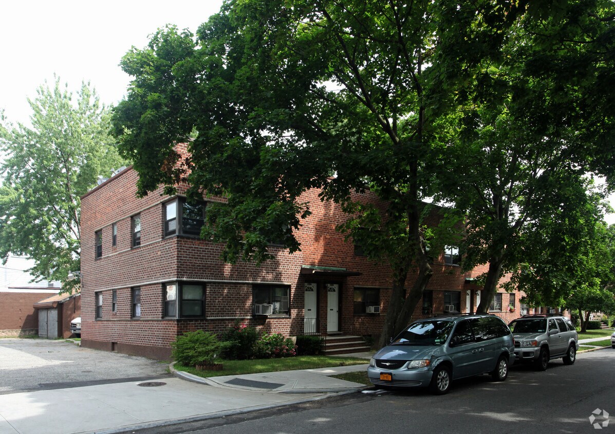 Primary Photo - 89-17-89-39 Rutledge Ave