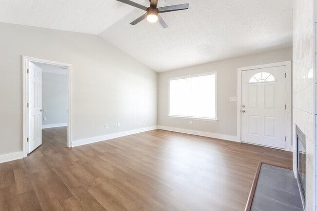 Foto del edificio - 179 Old Timber Rd