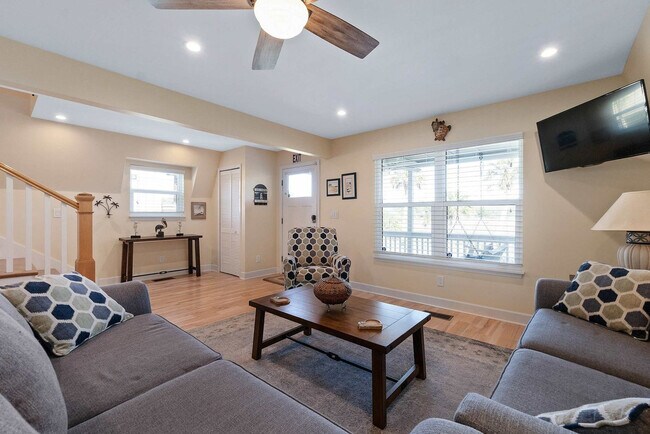 Foto del edificio - 123 Ferdinand Ave